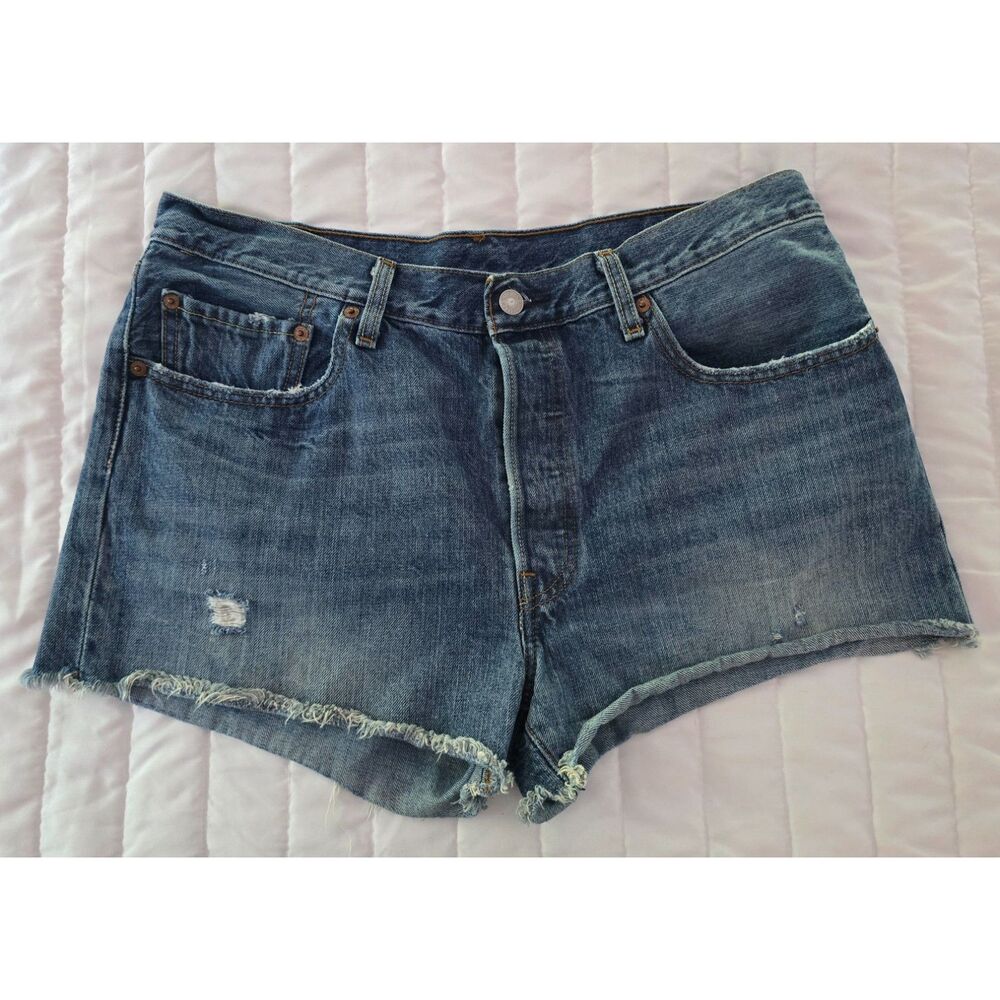 Levi's 501 Original Cut-Off Denim Shorts Women's Jean Shorts Size 32 Vintage Y2K
